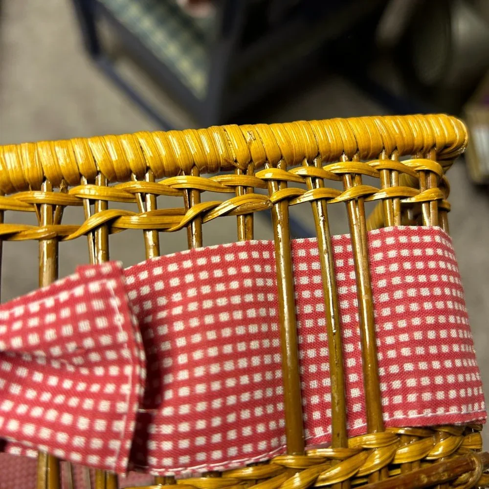 Vintage Wicker Lined Bread Basket with Ribbon - Picture 4 of 4